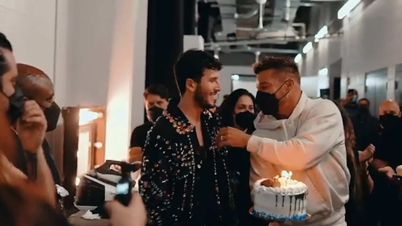 Sebastián Yatra recibió pastelazo de Ricky Martin en su cumpleaños